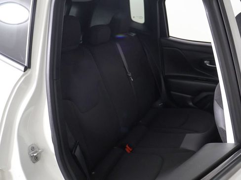 Used 2018 Jeep Renegade Altitude FWD image 27