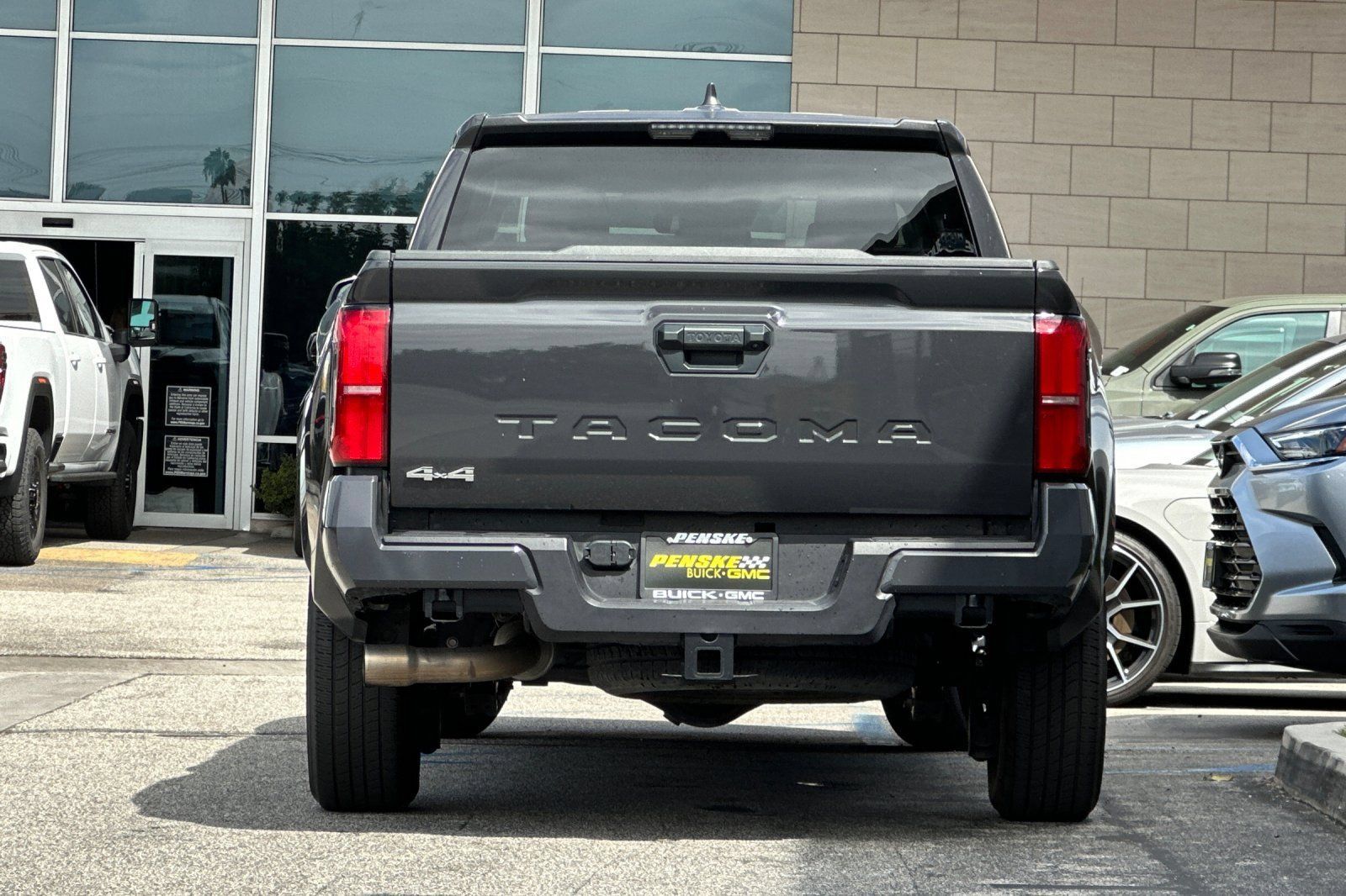Used 2025 Toyota Tacoma SR5 AWD/4WD image 5