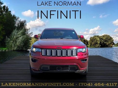 Used 2021 Jeep Grand Cherokee Laredo X AWD/4WD image 3