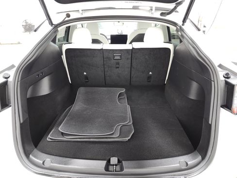 Used 2021 Tesla Model Y Long Range image 23