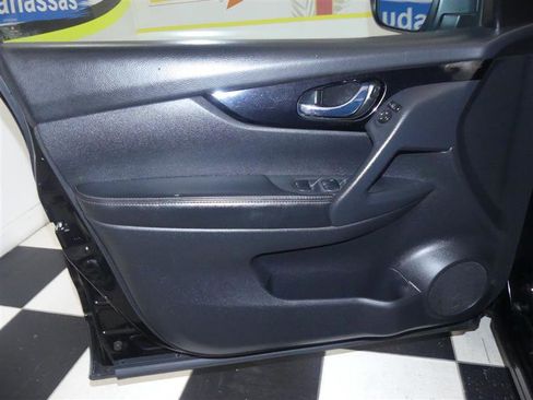 Used 2019 Nissan Rogue Sport SV image 18