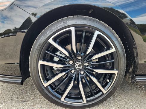 Used 2025 Honda Accord Touring image 7