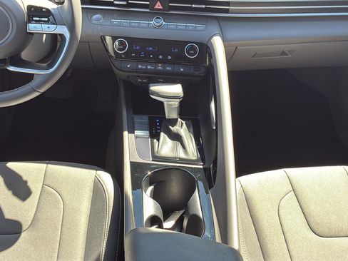 Certified 2025 Hyundai Elantra SEL FWD image 22