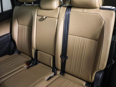 Used 2024 Volkswagen Tiguan SE FWD image 36