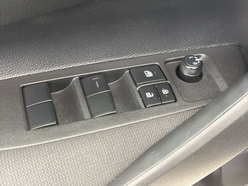 Used 2025 Toyota Corolla LE image 12