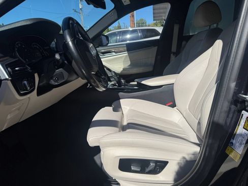 Used 2019 BMW 530i RWD image 3