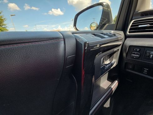 Used 2020 Toyota 4Runner TRD Off-Road Premium AWD/4WD image 30