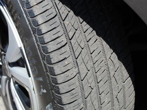 Used 2018 Toyota Prius Prime Premium w/ Carpet Mat Package image 17