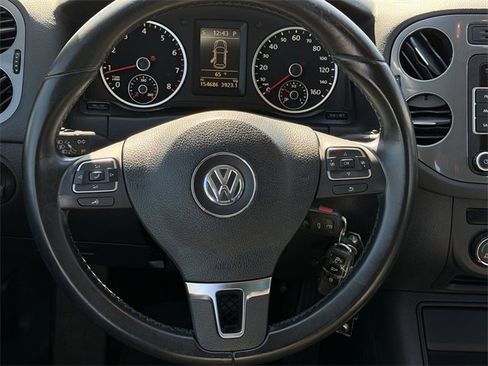 Used 2013 Volkswagen Tiguan S image 11