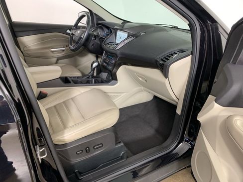 Used 2019 Ford Escape Titanium image 36