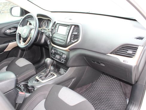 Used 2017 Jeep Cherokee Sport w/ Cold Weather Group image 70