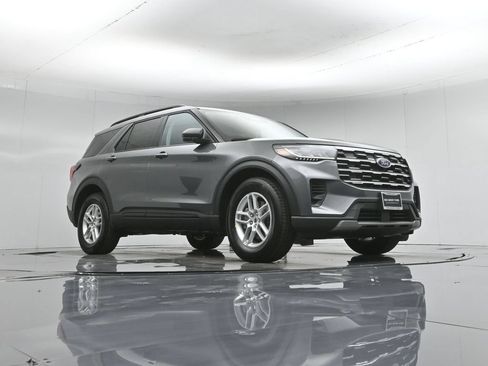 New 2026 Ford Explorer Active RWD image 45