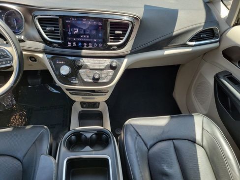 Used 2018 Chrysler Pacifica Limited w/ Advanced Safetytec Group FWD image 15