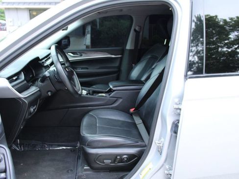 Used 2021 Jeep Grand Cherokee L Limited w/ Luxury Tech Group II AWD/4WD image 13
