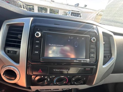 Used 2015 Toyota Tacoma 4x4 Double Cab w/ SR5 Package image 9