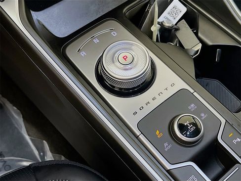 Used 2025 Kia Sorento EX w/ EX Panoramic Sunroof Package image 16