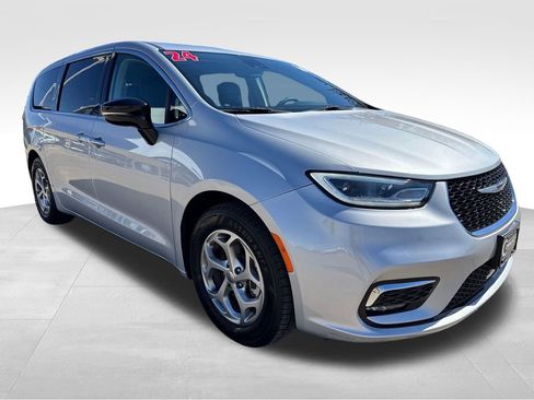 Used 2024 Chrysler Pacifica Limited FWD image 7