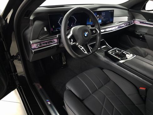 Used 2025 BMW 760i xDrive w/ Executive Package AWD/4WD image 19
