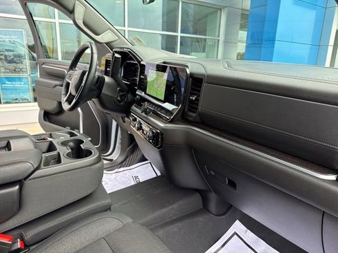 Used 2025 Chevrolet Silverado 2500 LT image 29