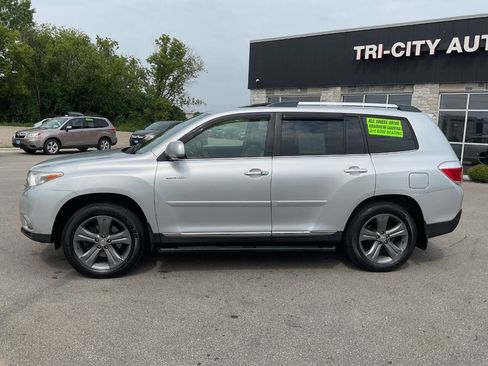 Used 2012 Toyota Highlander Limited w/ Tow Pkg AWD/4WD image 3