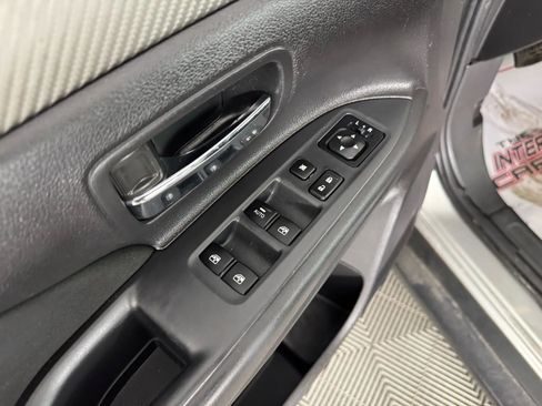 Used 2018 Mitsubishi Outlander ES image 30