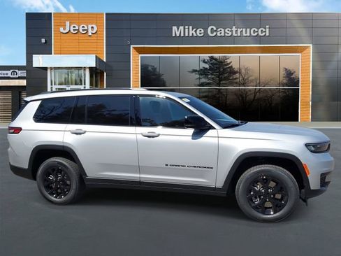 New 2025 Jeep Grand Cherokee L Altitude image 3