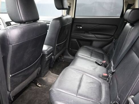 Used 2016 Mitsubishi Outlander AWD image 14