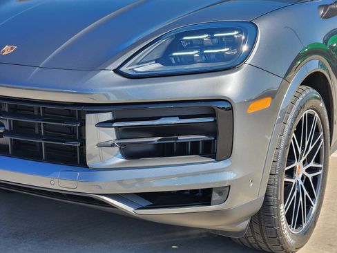 Certified 2025 Porsche Cayenne Coupe image 12