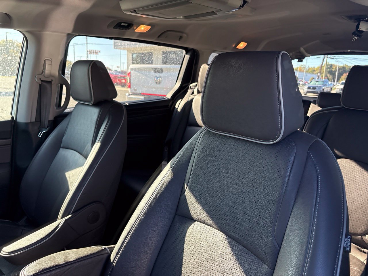 Used 2024 Honda Odyssey Elite image 3