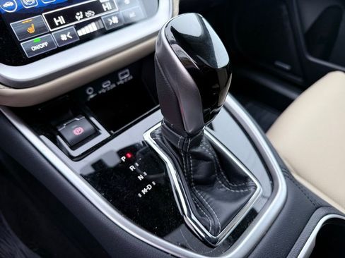 Certified 2025 Subaru Outback Limited image 14