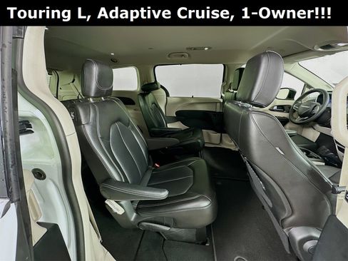 Used 2024 Chrysler Pacifica Touring-L image 28