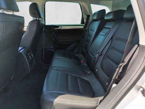 Used 2014 Volkswagen Touareg Sport AWD/4WD image 21