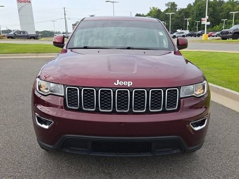 Used 2019 Jeep Grand Cherokee Laredo RWD image 2