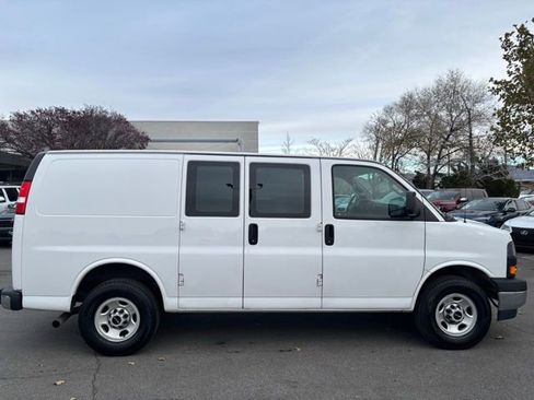 Certified 2022 GMC Savana 2500 w/ Driver Convenience Package image 8