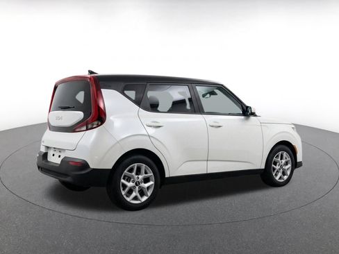 Used 2025 Kia Soul LX w/ LX Technology Package FWD image 9