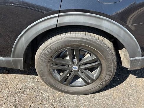 Used 2021 Ford Explorer XLT image 25