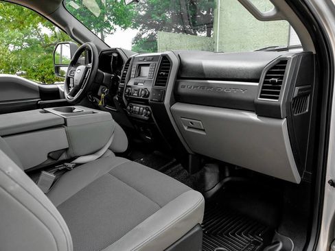Used 2018 Ford F250 XL w/ Power Equipment Group AWD/4WD image 18