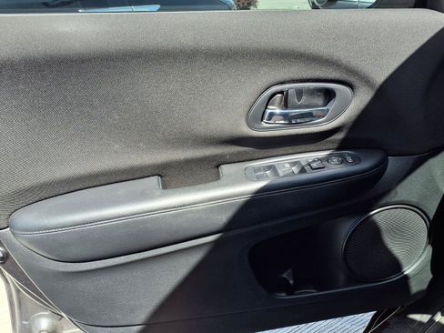 Used 2016 Honda HR-V LX image 18