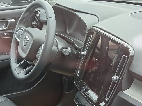 New 2025 Volvo XC40 B5 Core w/ Protection Package Premier image 8