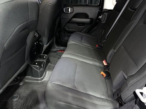 Used 2022 Jeep Wrangler Unlimited Sahara w/ Cold Weather Group image 15