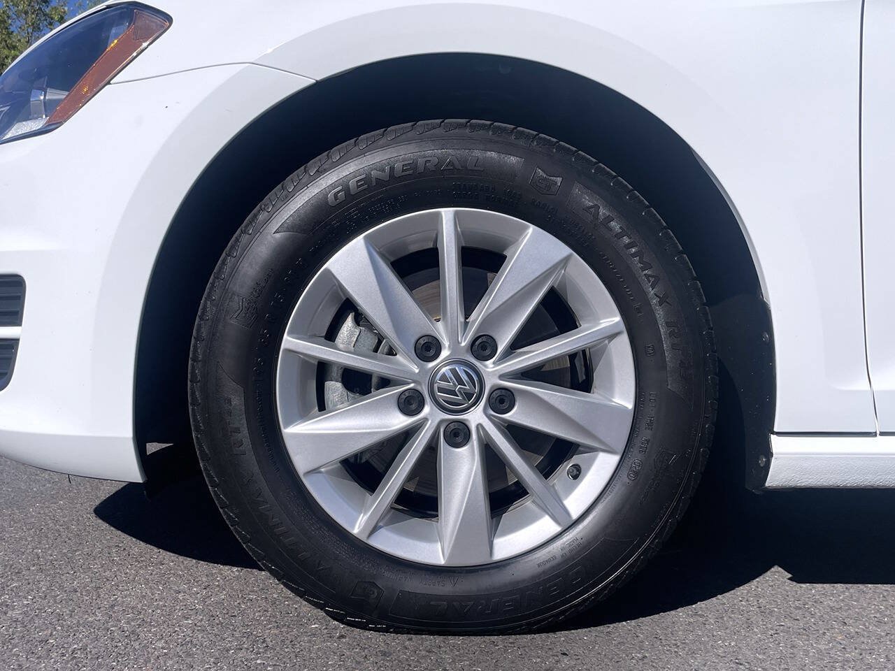 Used 2015 Volkswagen Golf S FWD image 11