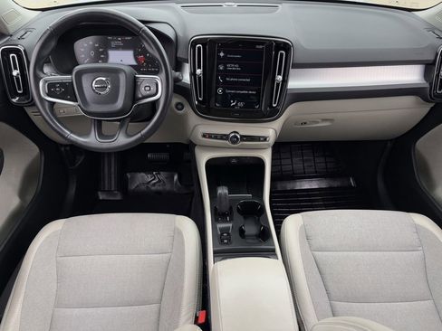 Used 2020 Volvo XC40 T5 Momentum w/ Protection Package Premier image 12