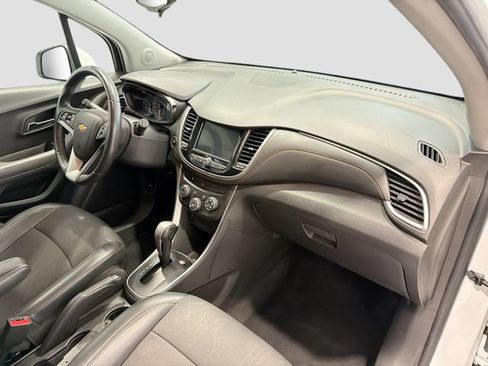 Used 2020 Chevrolet Trax LT w/ LT Convenience Package FWD image 25
