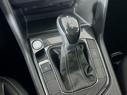 Used 2024 Volkswagen Tiguan SE image 25