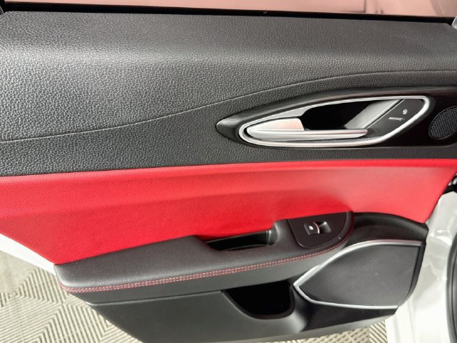 Used 2018 Alfa Romeo Giulia RWD image 23