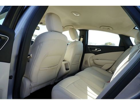 Used 2016 Chrysler 200 Limited image 18