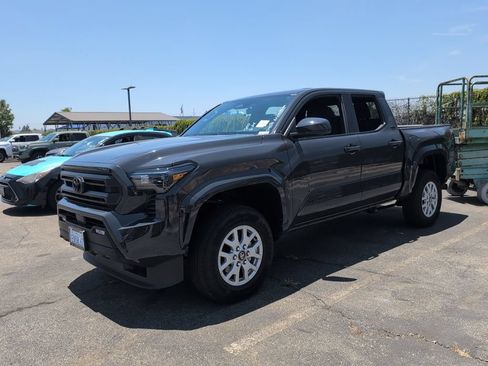 Used 2026 Toyota Tacoma SR5 RWD image 7
