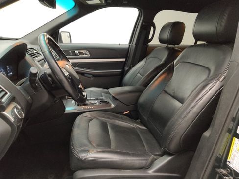 Used 2016 Ford Explorer XLT w/ Equipment Group 202A image 17