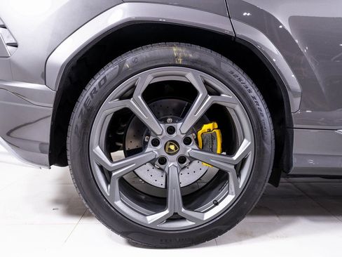 Used 2021 Lamborghini Urus AWD/4WD image 9