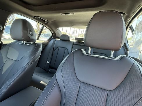 Used 2025 BMW 330i Sedan w/ Convenience Package image 21